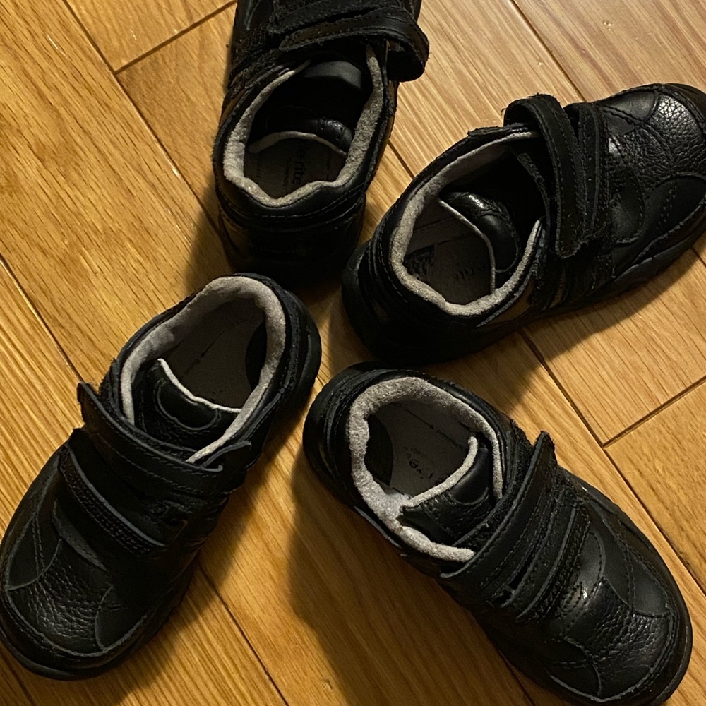 Stride Rite Toddler Zeke Black Leather Shoes with Double Velcro Straps Size 7.5M